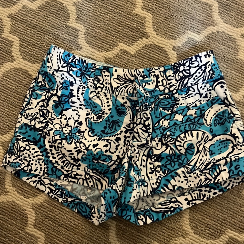 Lilly Pulitzer size 0 blue print shorts in 00